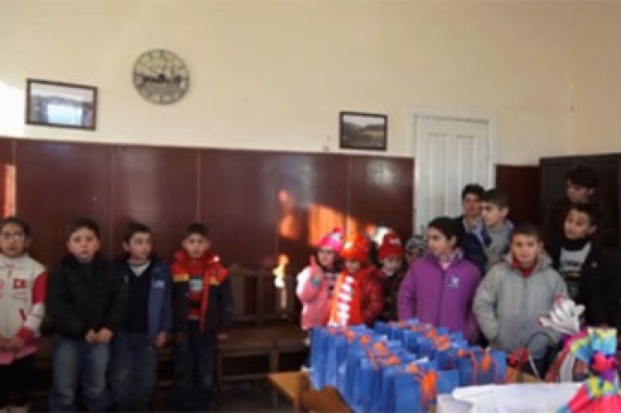 Սահմանամերձ գյուղի երեխաները «Ձմեռ պապից» նվերներ ստացան (Տեսանյութ)