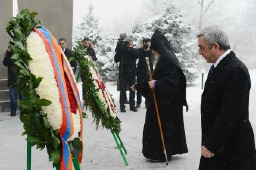 Նախագահն ու կաթողիկոսն այցելել են Եռաբլուր. Լուսանկարներ
