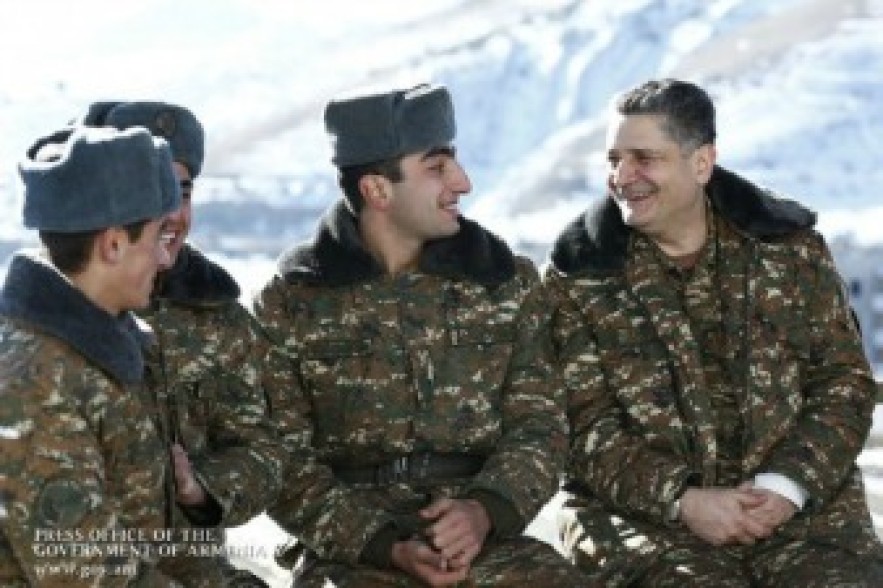 Վարչապետը` զորամասում. 2014թ.-ին բանակին կմատակարարենք ժամանակակից զենք