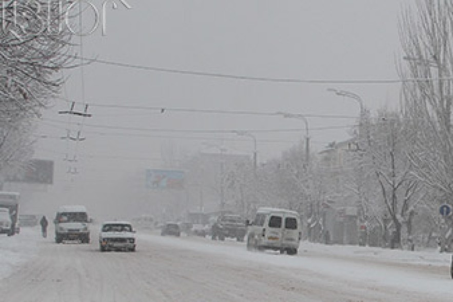 Fog and light snow in Yerevan 