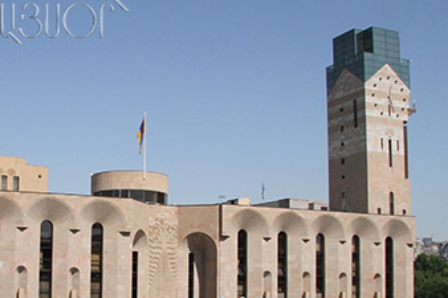 Yerevan mayor holds first working consultation this year 