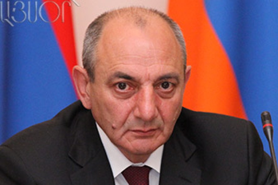 Բակո Սահակյանը հրամանագրեր է ստորագրել