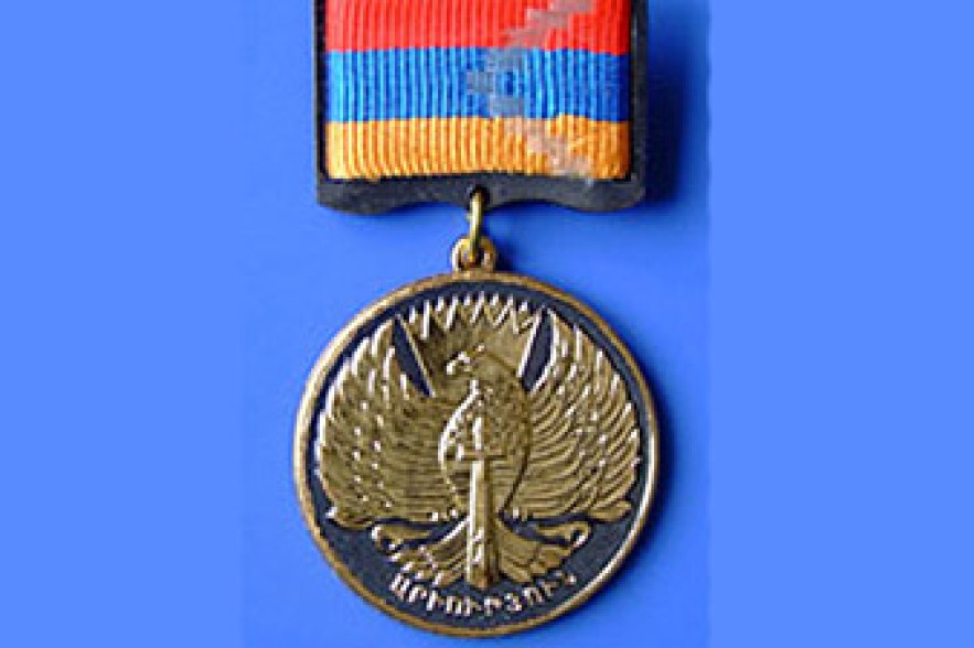 Военнослужащий НКР посмертно награжден медалью «За мужество»