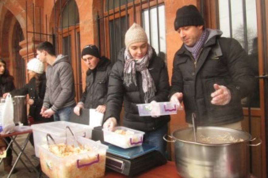 Կարգին Հայկոն ու КВН-ի Արտակը շրջիկ ճաշարան են կազմակերպել. Aravot.am