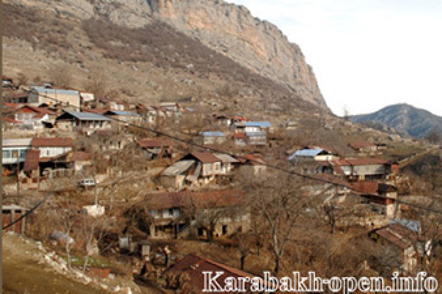 Քարին տակ. Ազատության համար պայքարը շարունակվում է. Լուսանկարներ