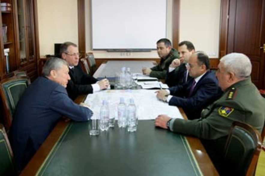 Министр обороны Армении встретился с генеральным секретарем ОДКБ