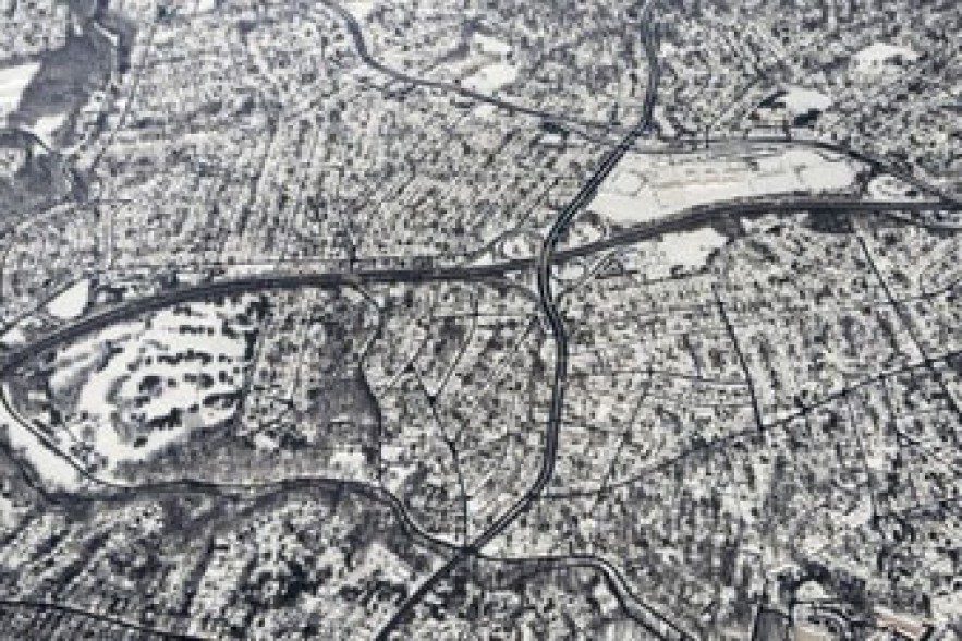 Huge snow storm pushes into Canada