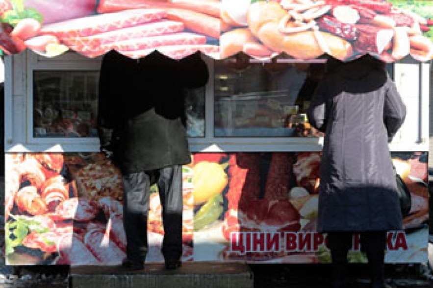 Жители Киева скупают продукты питания и бензин