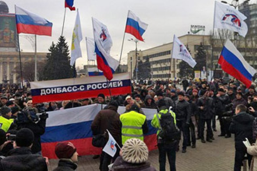 Участники митинга в Донецке захватили два этажа областной администрации