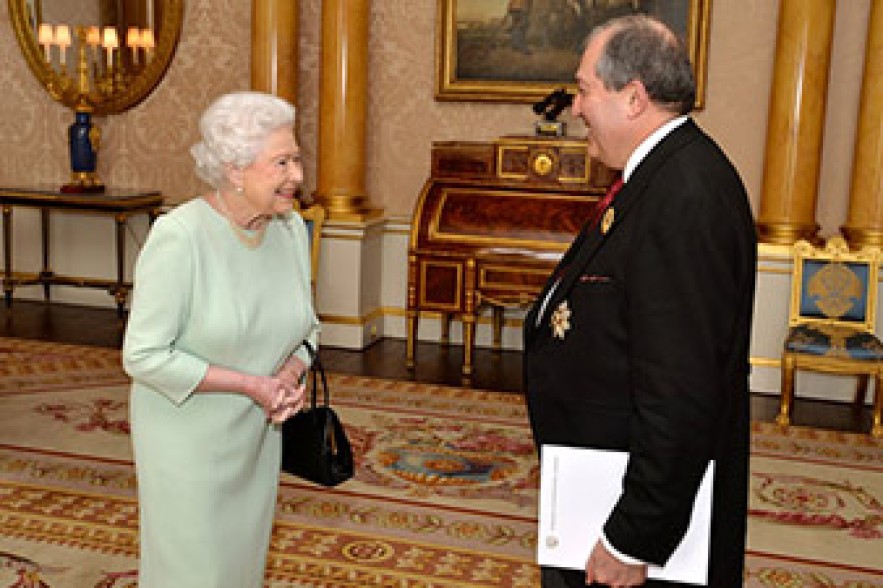 Ambassador Armen Sargsyan presents credentials to Queen Elizabeth II