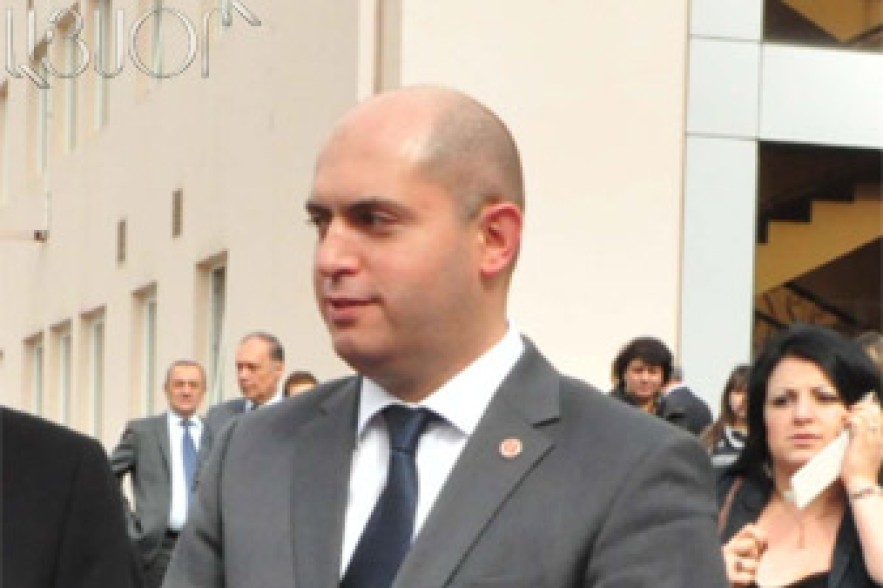 Ashotian has no intention to compromise: 93 students may be expelled