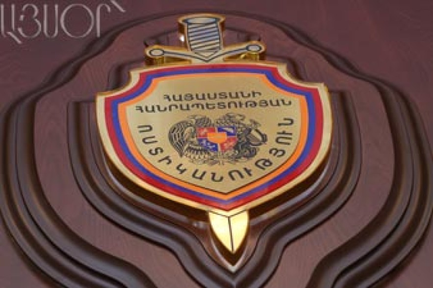 Հրել-վայր է գցել ու հափշտակել կնոջ դրամապանակը