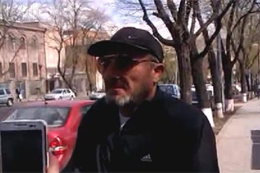 Man armed with knife attempts suicide at Armenian parliament 