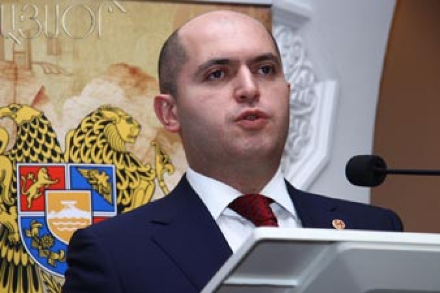 Աշոտյանի կոչը` «Hello kitty»-ի դեմքով ԱԺ-ում նստող պատգամավորներին