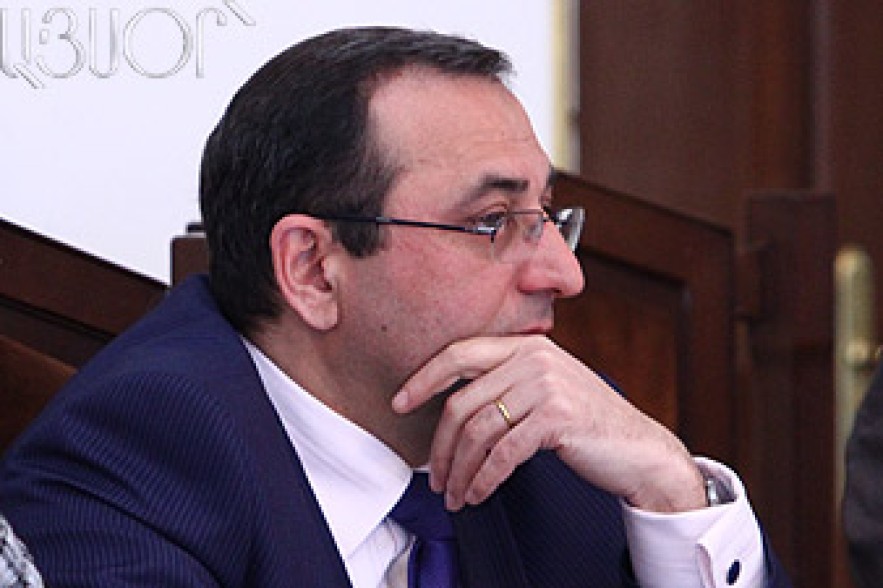А.Минасян призвал членов КС прислушаться к недовольству общественности