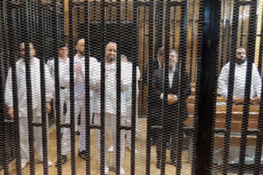 В Египте 33 сторонников Мурси приговорили к 6 годам тюрьмы и штрафу