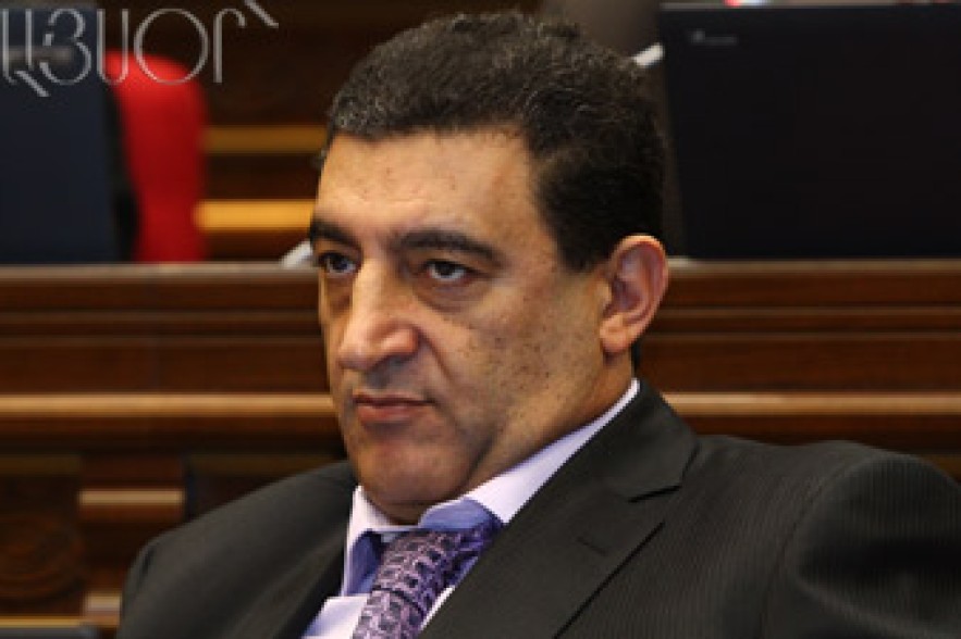 Պատգամավորը զայրացավ վարչապետի մասին հարցից. Հո կոֆեի բաժակ նայող չե՞մ