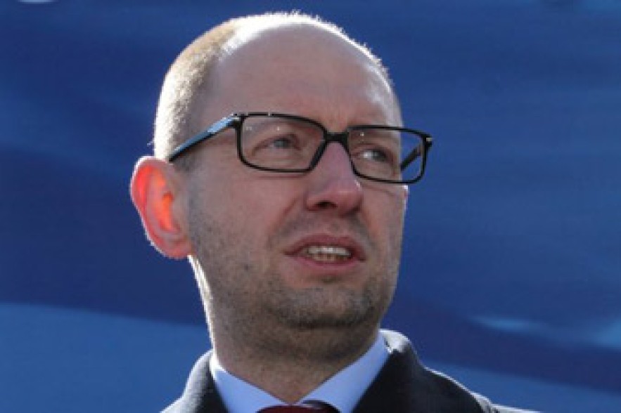 Яценюк: Украина ожидает решения ЕС относительно реверса газа 