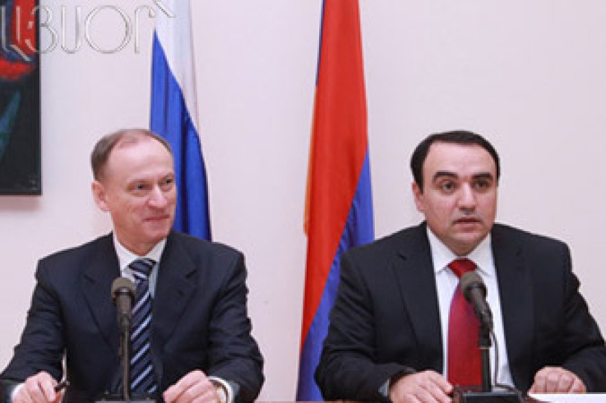 ԱԱԽ քարտուղար Արթուր Բաղդասարյանը հանդիպել է Նիկոլայ Պատրուշևի հետ