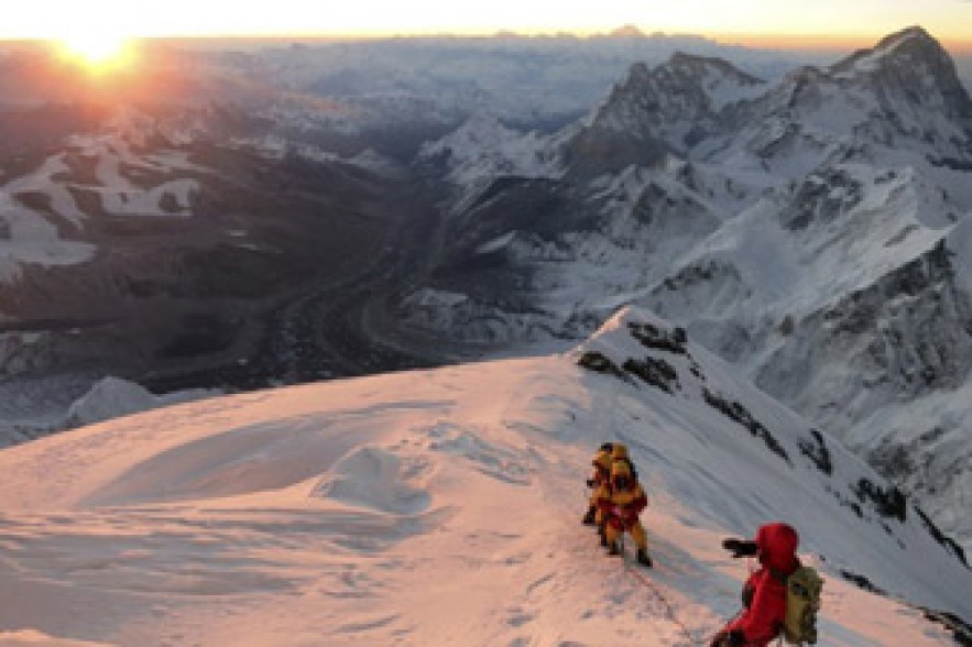 13th body pulled from snow in Everest avalanche