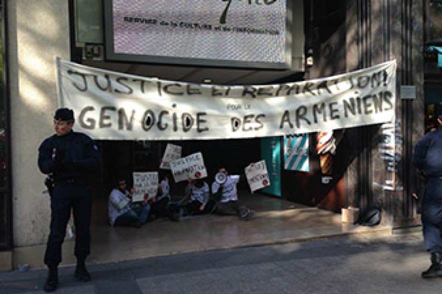 Protest staged outside Turkish embassy in France 
