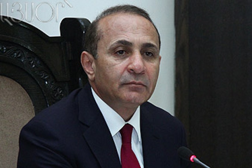 PM introduces new ministers of health and urban development to staff 