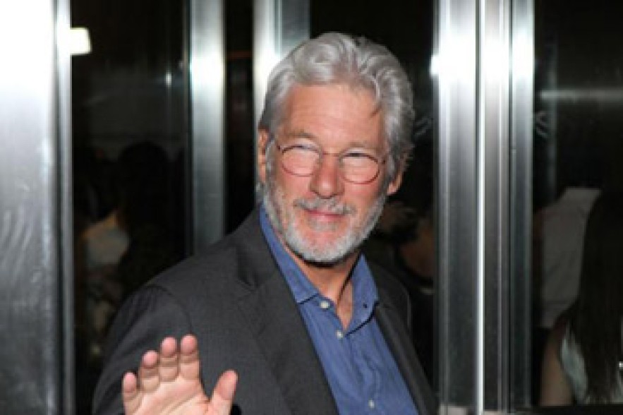 Richard Gere mistaken for homeless man, given bag of food 