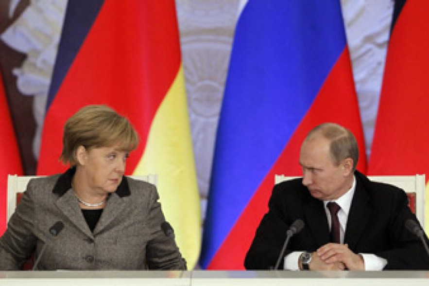 Меркель попросила Путина посодействовать в освобождении наблюдателей ОБСЕ