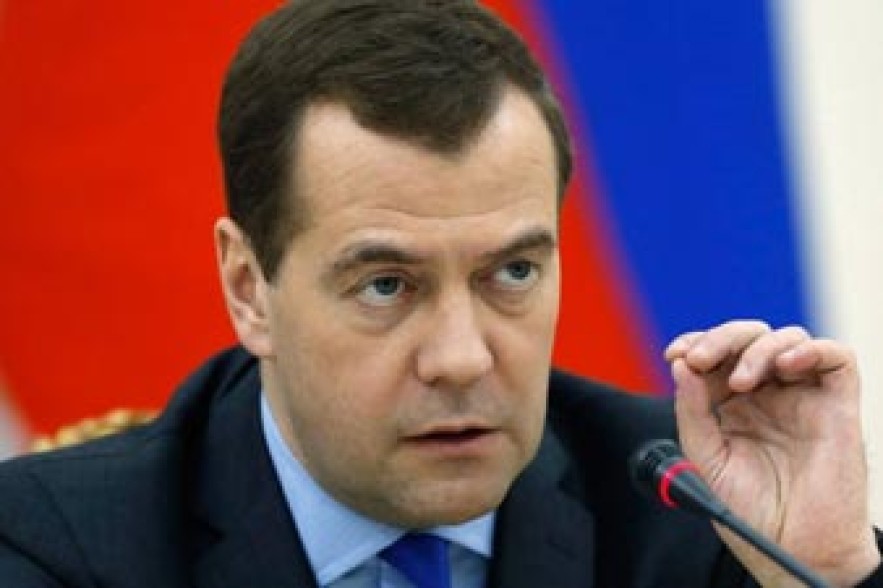 Медведев посоветовал представителям Роскомнадзора «иногда включать мозги»