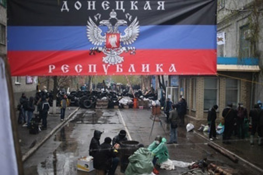 Ukraine's Donetsk federalists conceal plans as ultimatum ends