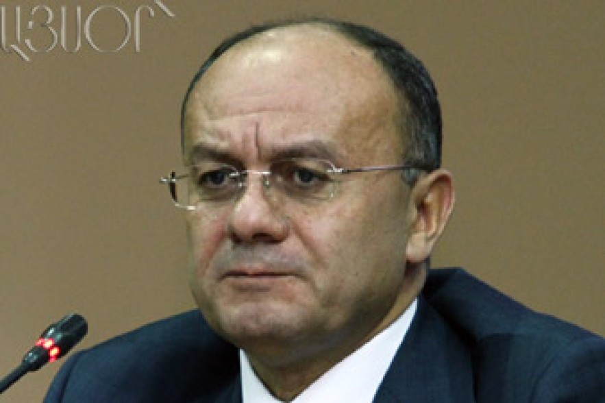 Seyran Ohanyan discusses cooperation with Russian defense minister