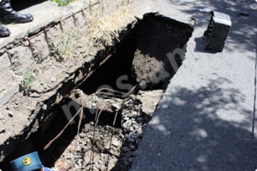 Փլուզում՝ Ձորափի փողոցում. Ճանապարհահատվածը վտանգավոր է երթևեկության համար
