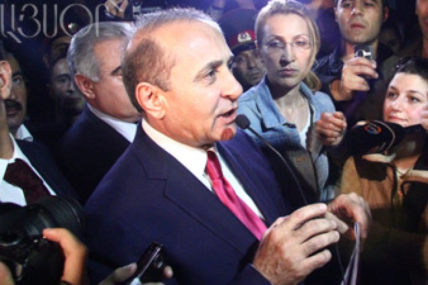 Վարչապետը հանդիպեց «Դեմ եմ»-ի երթի մասնակիցների հետ