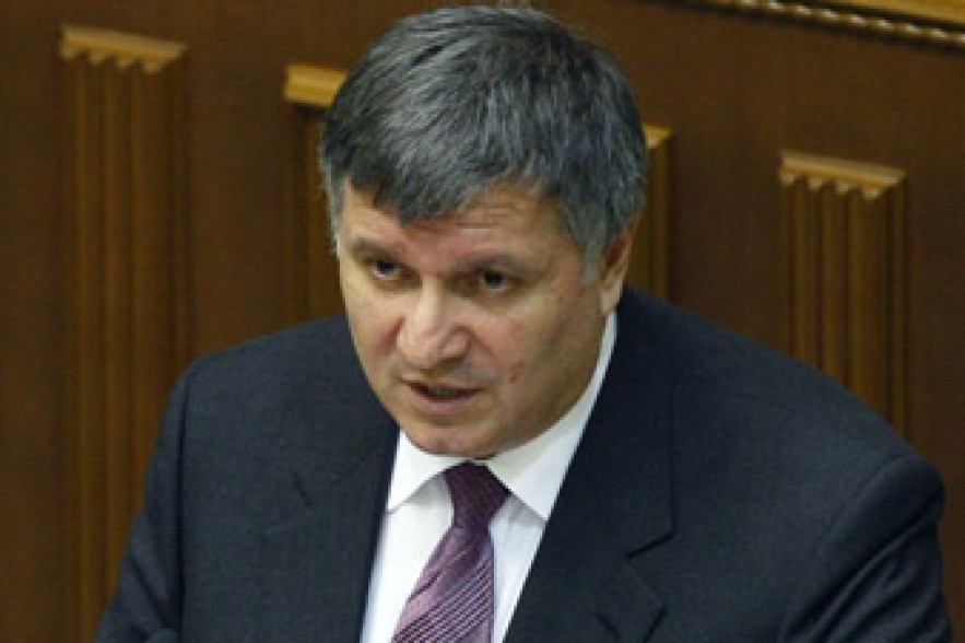 Аваков: Из России в Украину в последние дни проникает военная техника 