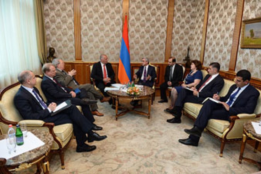 Սերժ Սարգսյանն ընդունել է ԵԽԽՎ համազեկուցողներ Աքսել Ֆիշերին և Ալան Միլին