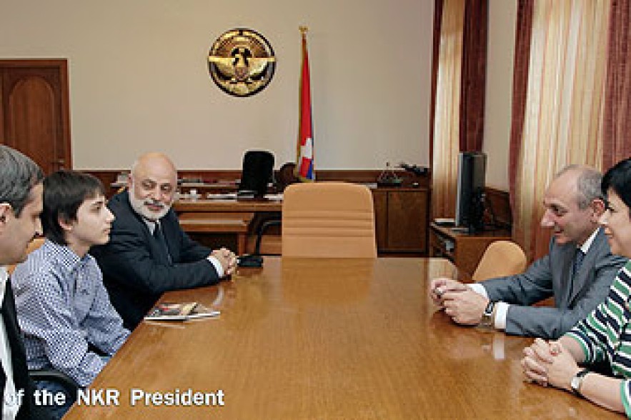 Բակո Սահակյանն ընդունել է երգիչ Ֆելիքս Քարամյանին 