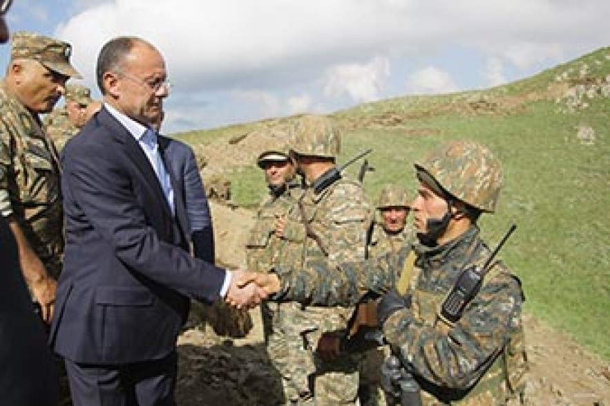 Министр обороны Армении посетил боевые позиции 