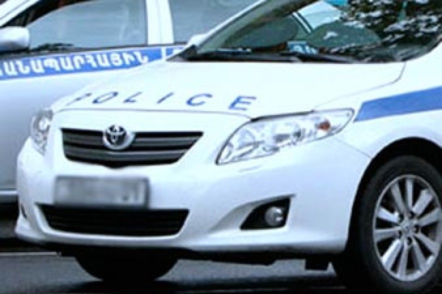 Car crashes into gas pipe in Ararat province 