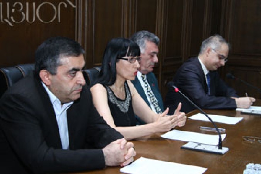 Four factions intend to apply to Constitutional Court  