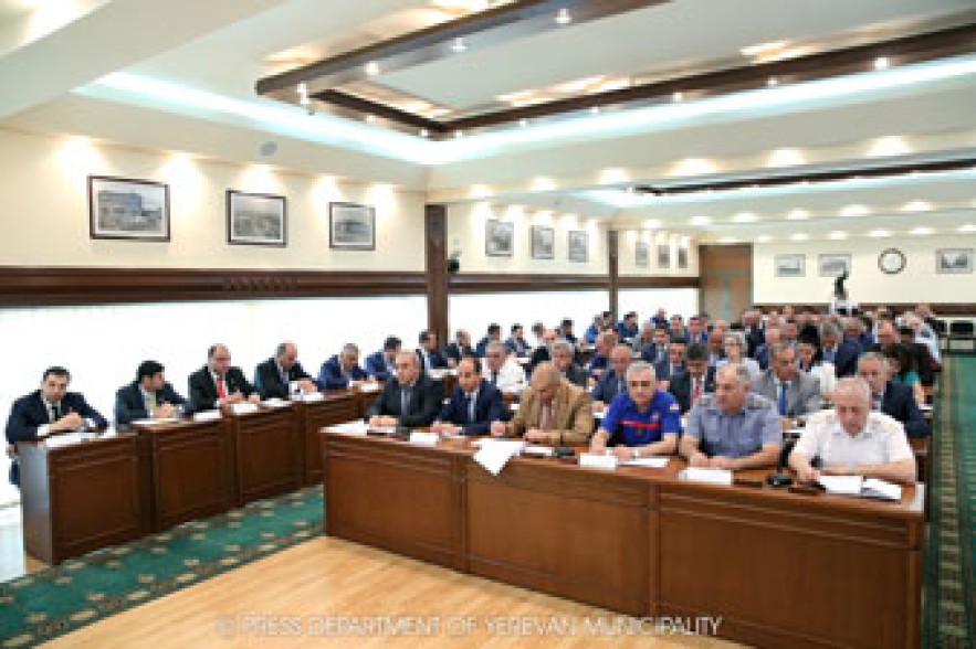 Տարոն Մարգարյանը հանձնարարել է իր աշխատակիցներին շրջել երթուղայիններով