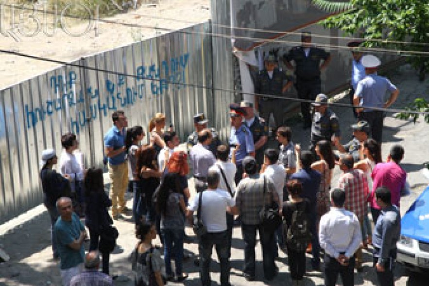 Activists stage protest against demolition of Afrikyan House in Yerevan 