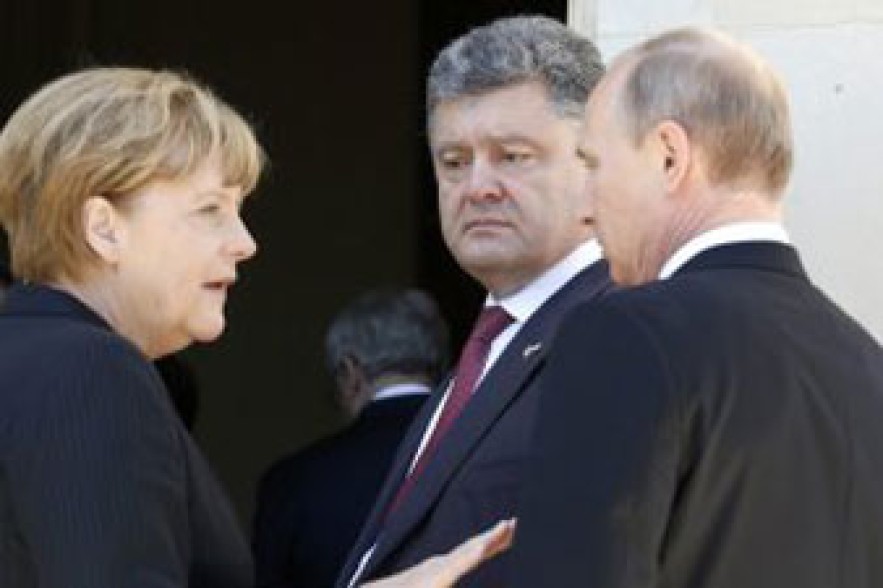 Путин, Меркель, Олланд и Порошенко обсудили по телефону события на Украине