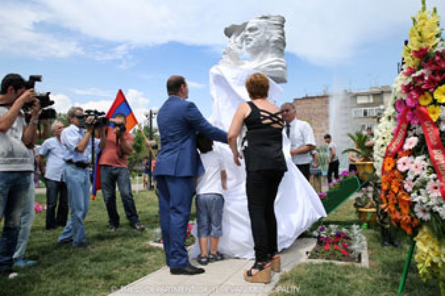Շենգավիթում բացվեց Մովսես Գորգիսյանի կիսանդրին