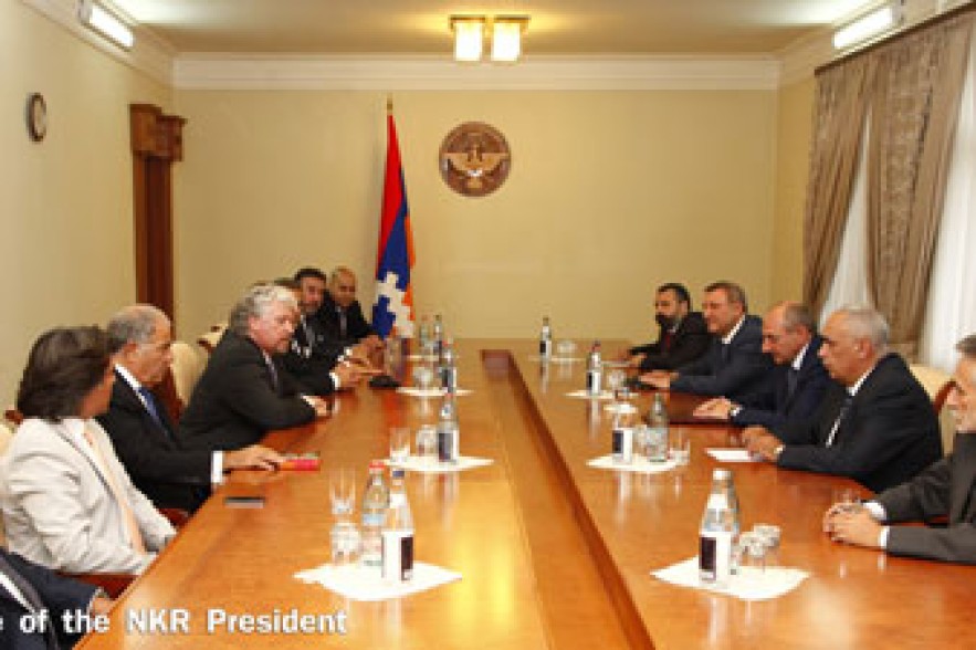 Բակո Սահակյանն ընդունել է ամերիկահայ գործարարներին