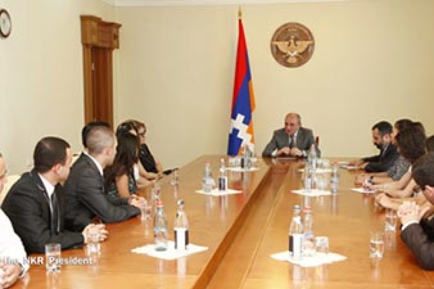 NKR president receives Diaspora youths 