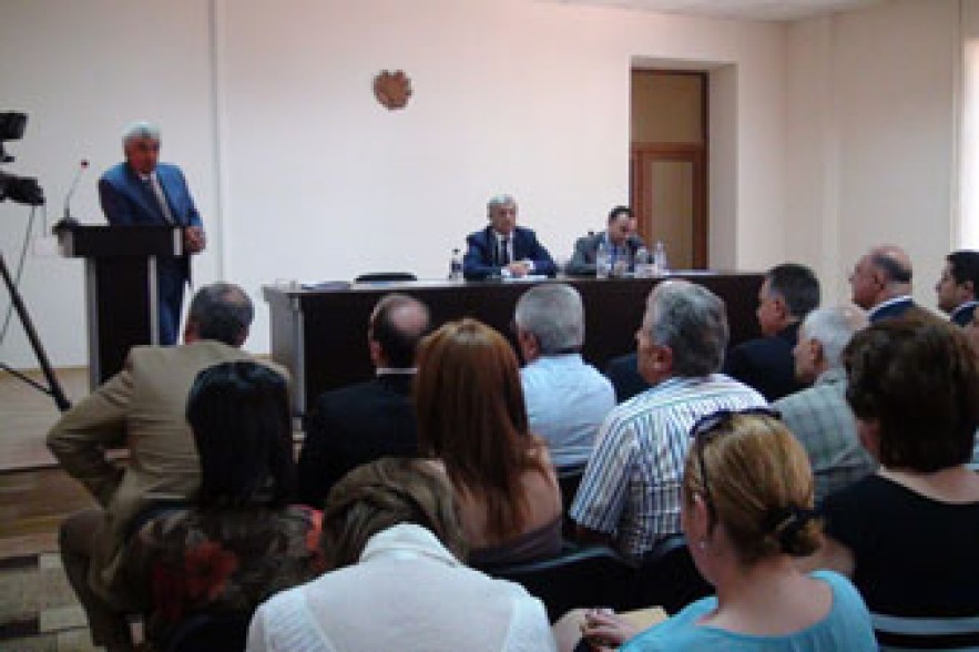 Մեր Սահմանադրությունը խնդիրներ ունի. Հրայր Թովմասյան