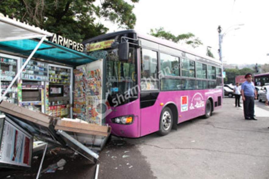 Two injured as bus crashes into bookstall in Yerevan