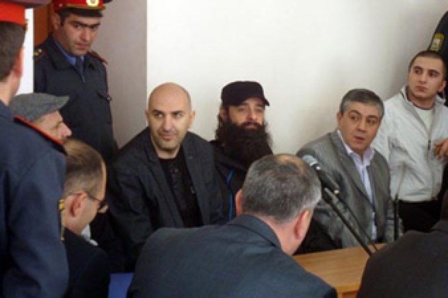 «Բանդայի գործով» ամբաստանյալն ինքնավնասում է արել. Նիստը հետաձգվել է
