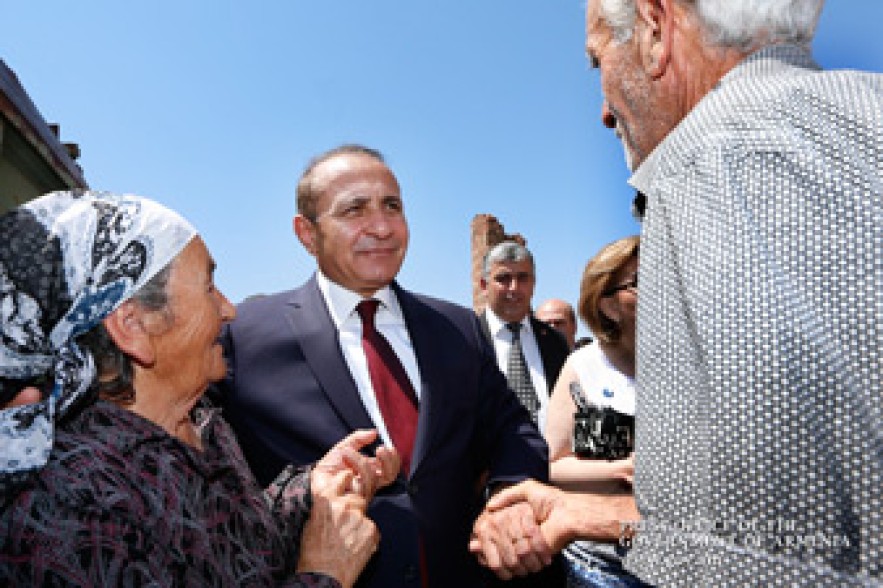 Վարչապետն այցելել է Արագածոտնի և Արմավիրի մարզեր