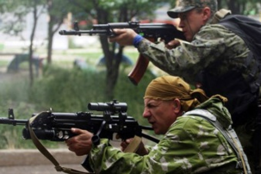 В Луганской области Украины обстреляна колонна беженцев